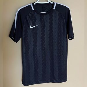 Nike men’s shirt